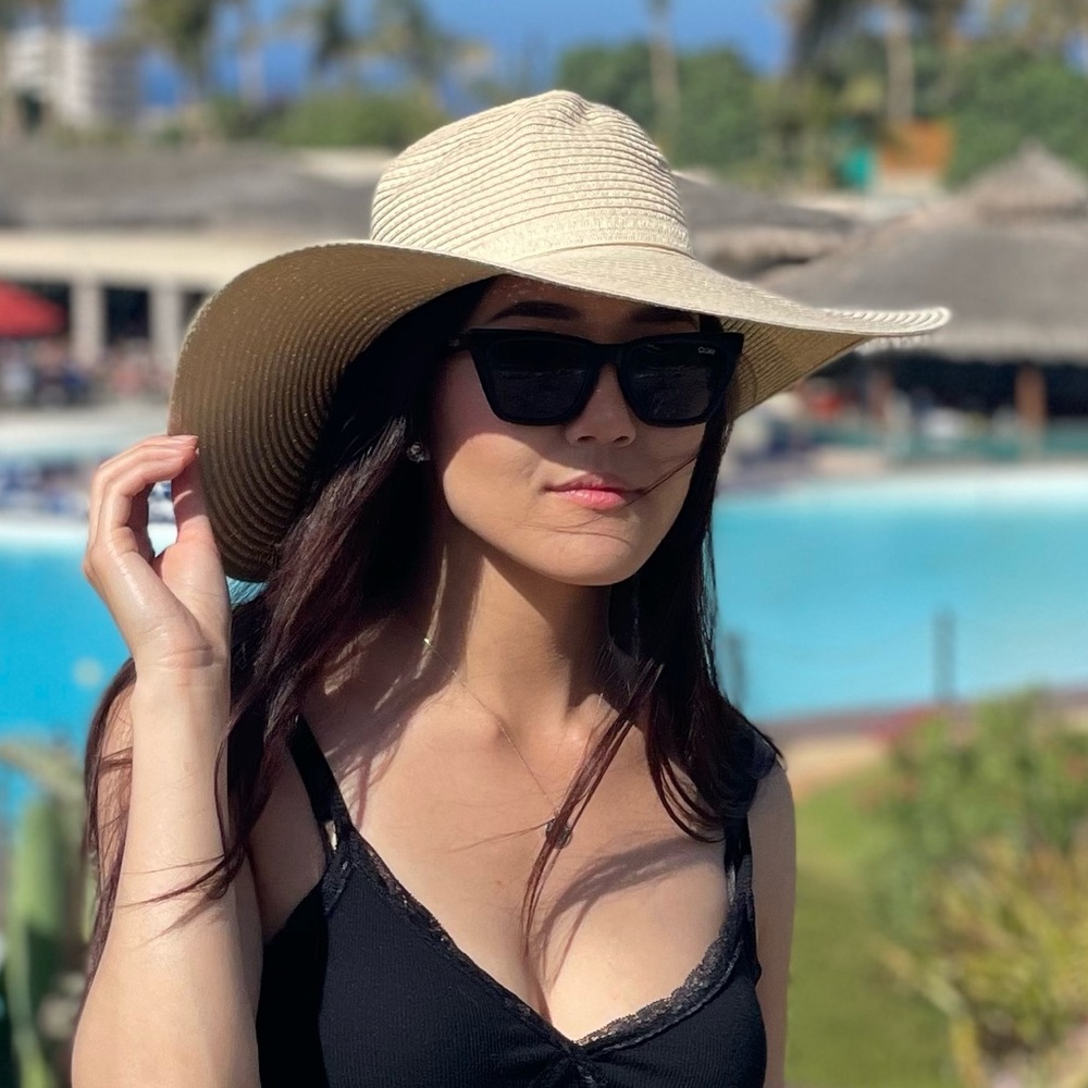 Meet your Posher, Laina